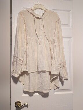 Umgee Cream High-Low Hooded Peasant Blouse Crochet Lace